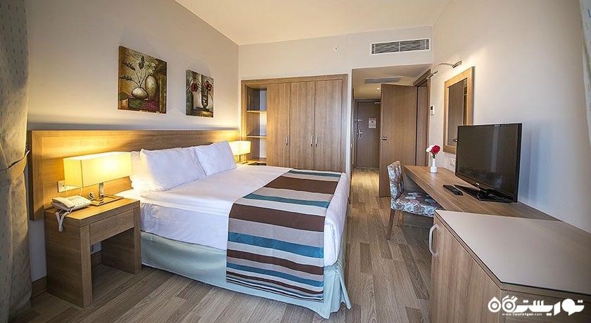 تخت بزرگ اتاق استاندارد